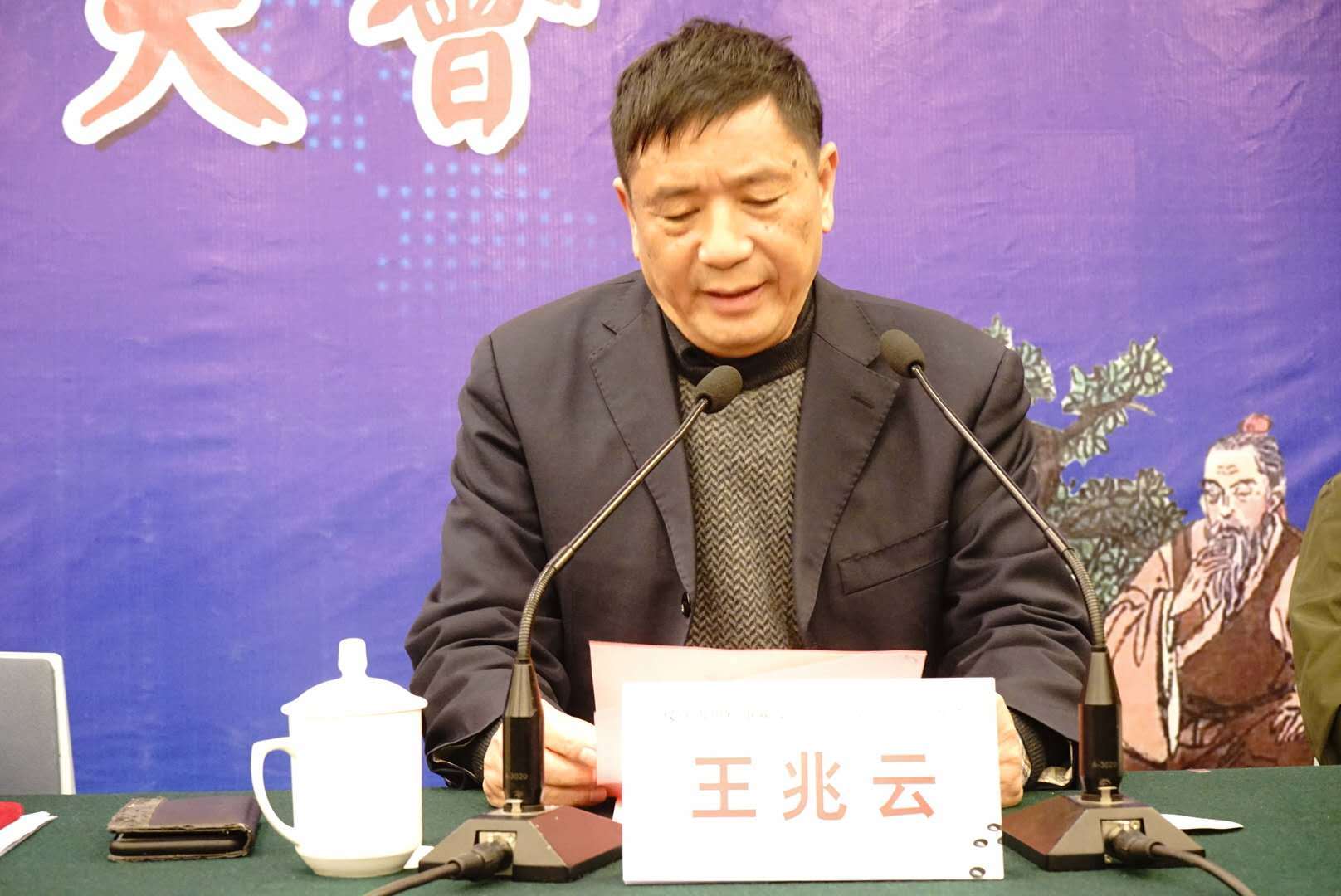 新当选的秘书长徐德珺感动地拿出会长发言稿原件,都是由王兆云会长